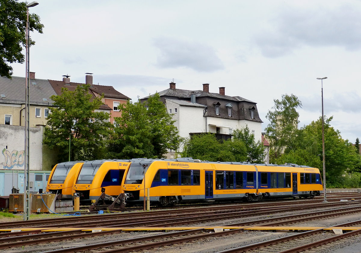 Aufgrund dass die Tage fast kein Zug von und nach Weiden fährt, standen tagsüber am 23.06.2018 3 Triebwagen der Oberpfalzbahn abgestellt