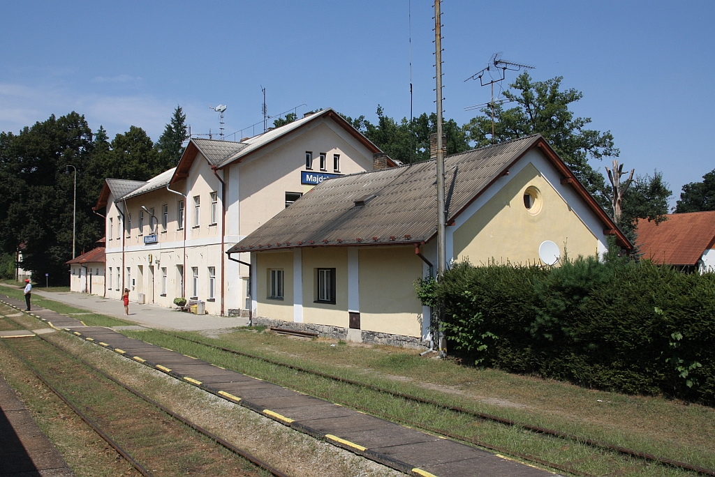 Aufnahmsgebäude des Bahnhof Majdalena am 04.August 2018. 