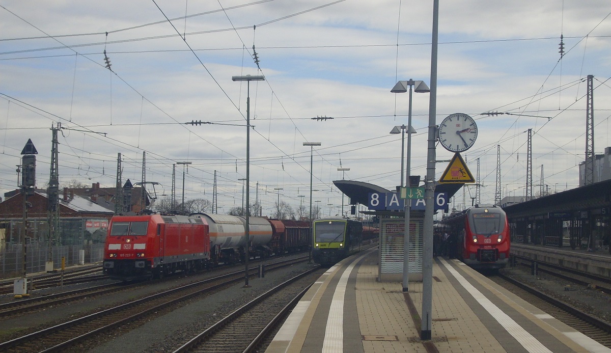 Aus dem Archiv: am 14.04.2013 schauten gleich 3 Züge mich an und warteten auf die Ausfahrt in Bamberg. Die etwas abfallende Bildqualität kommt von meiner damaligen Kompaktknipse