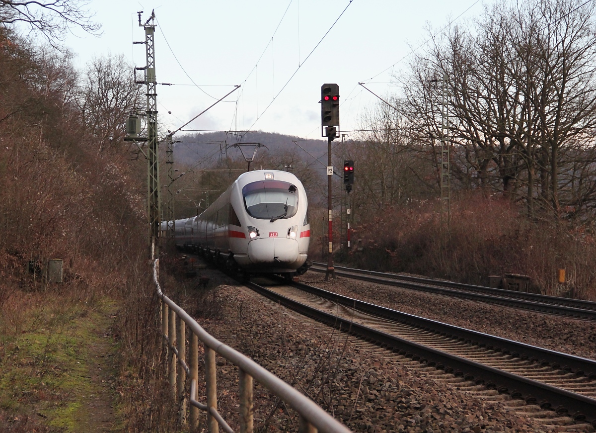 Aus Richtung Göttingen kommend mit dem nächsten Ziel Kassel-Wilhelmshöhe; ein ICE-T. Aufgenommen am 11.01.2014 bei Witzenhausen.