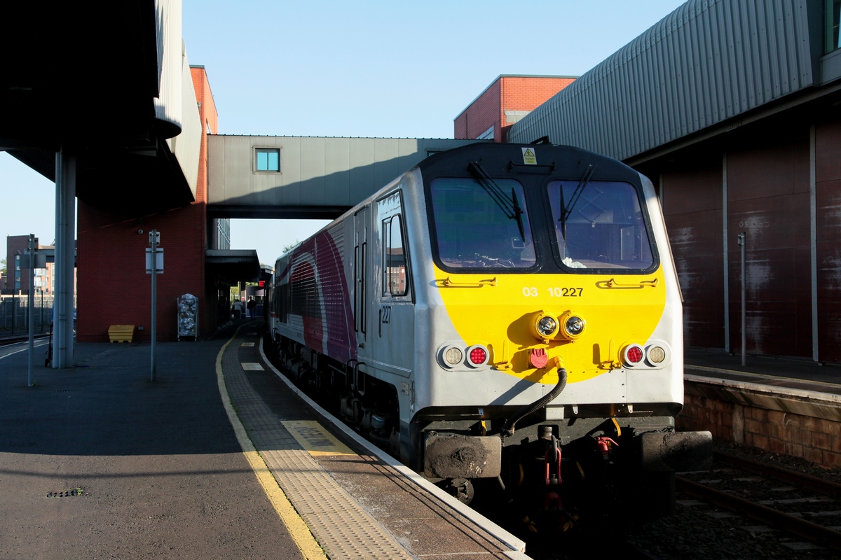 Ausf. des Enterprise aus Belfast Central Stn. am 17.06.2016 geschoben von 03 10227.