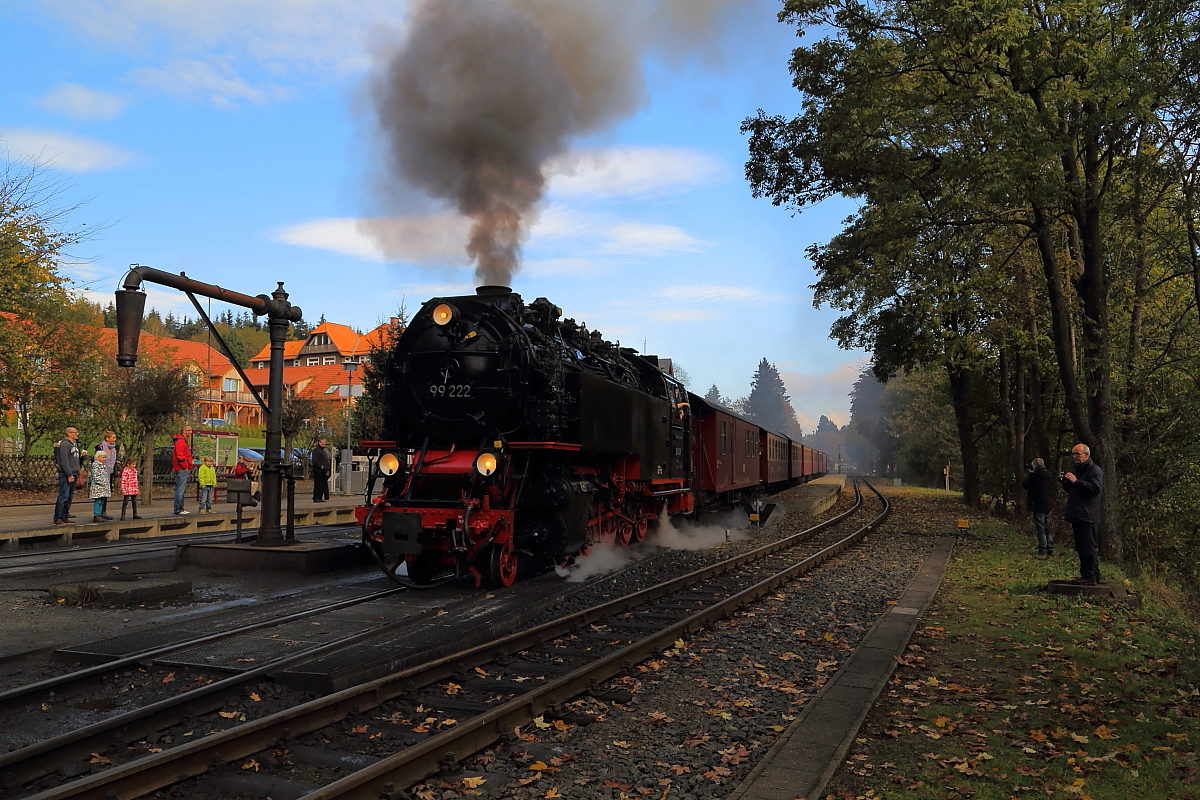 Ausfahrt von 99 222 mit P8920 zum Brocken am 17.10.2014 aus dem Bahnhof Drei Annen Hohne. (Bild 2)