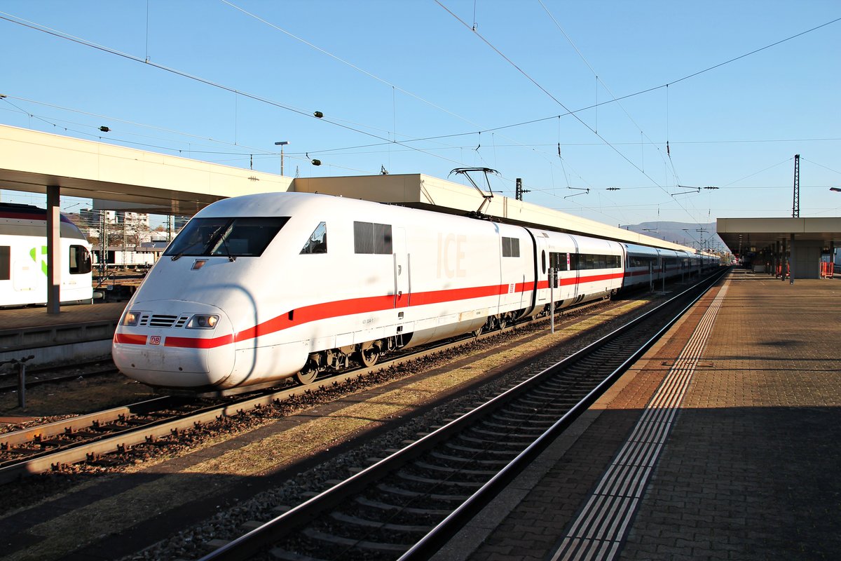 Ausfahrt am 05.11.2015 von 401 554-1  Flensburg  als ICE 70 (Basel SBB - Hamburg Altona) aus dem Badischen Bahnhof von Basel von Gleis 4 in Richtung Weil am Rhein/Katzenbergtunnel.