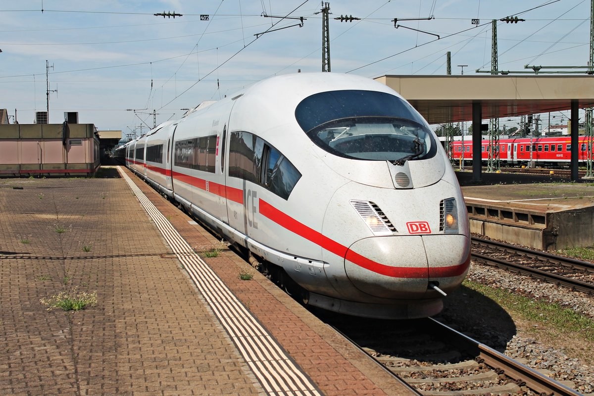 Ausfahrt am 26.06.2015 von 406 511-6 (4611)  Düsseldorf  als ICE 105 (Amsterdam CS - Basel SBB) zusammen mit 406 002-6 (4602) als ICE 505 (Köln Hbf - Basel SBB) aus Basel Bad Bf gen Zielbahnhof.