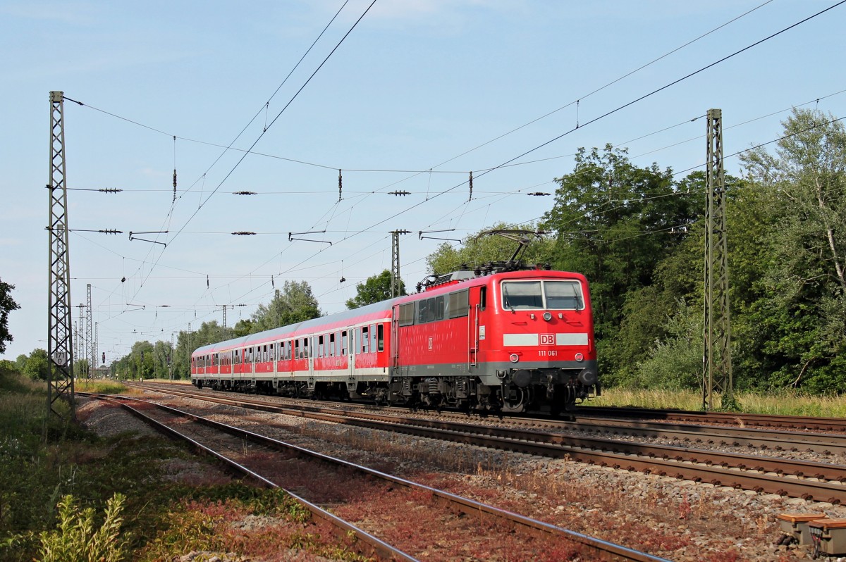 Ausfahrt von der Freiburger 111 061 am 06.06.2014 mit einer RB aus Freiburg (Brsg) Hbf nach Offenburg in Orschweier.