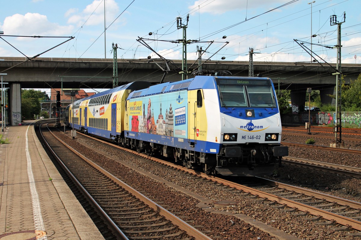 Ausfahrt von ME 146-02  Verliebt in (nach) Lüneburg  mit einem ME (Hamburg Hbf - Uelzen) am 13.08.2014 in Hamburg Harburg gen Süden.