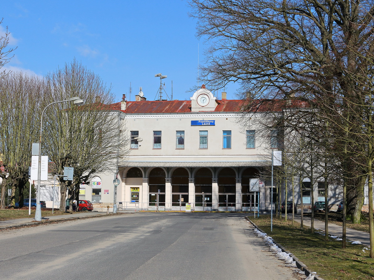 Bahnhof Franzensbad am 24. Februar 2018 von der Straße gesehen.

Anmerkung hier wurde das Bild getauscht. 