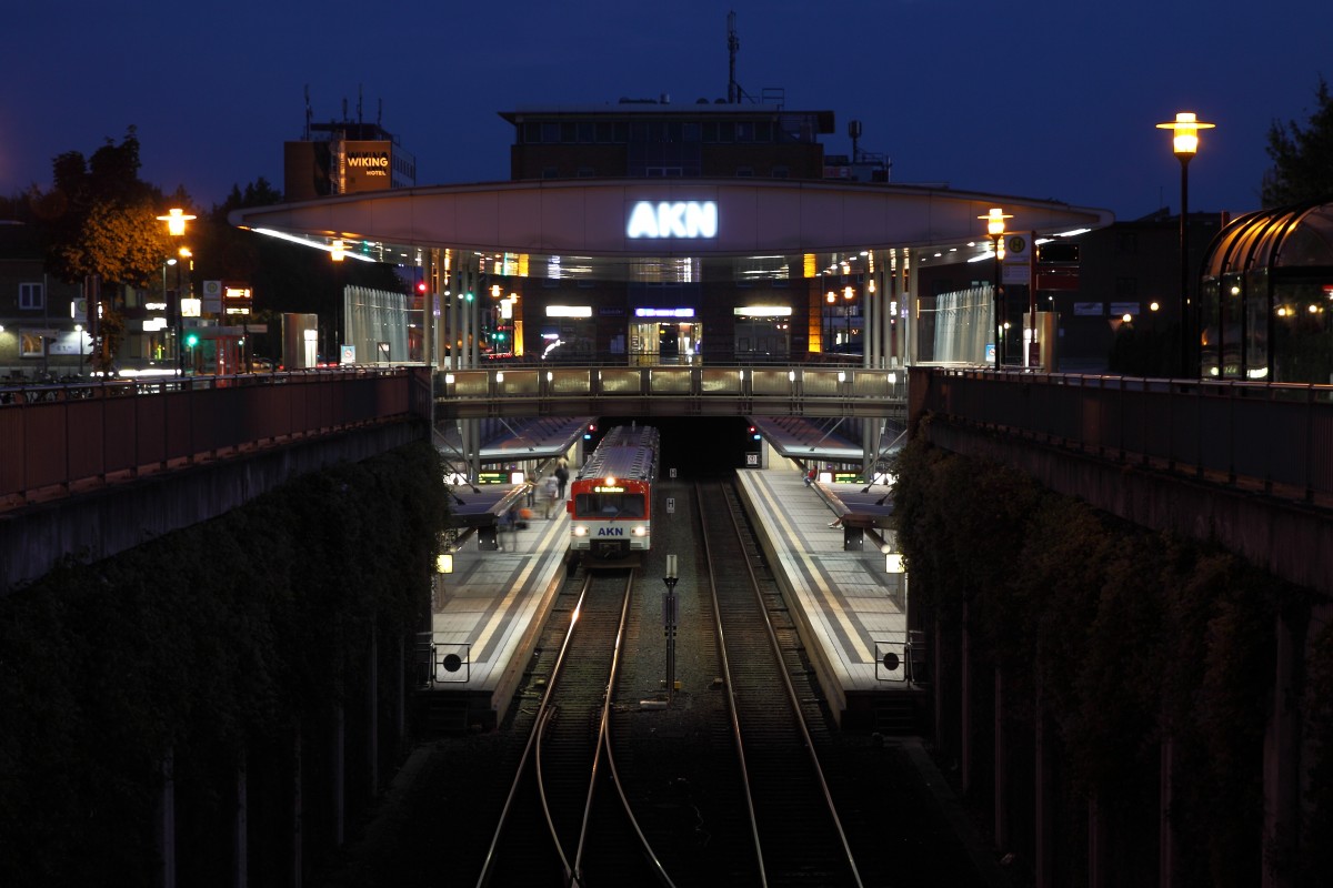 Bahnhof HenstedtUlzburg in der Blauen Stunde Bahnbilder.de