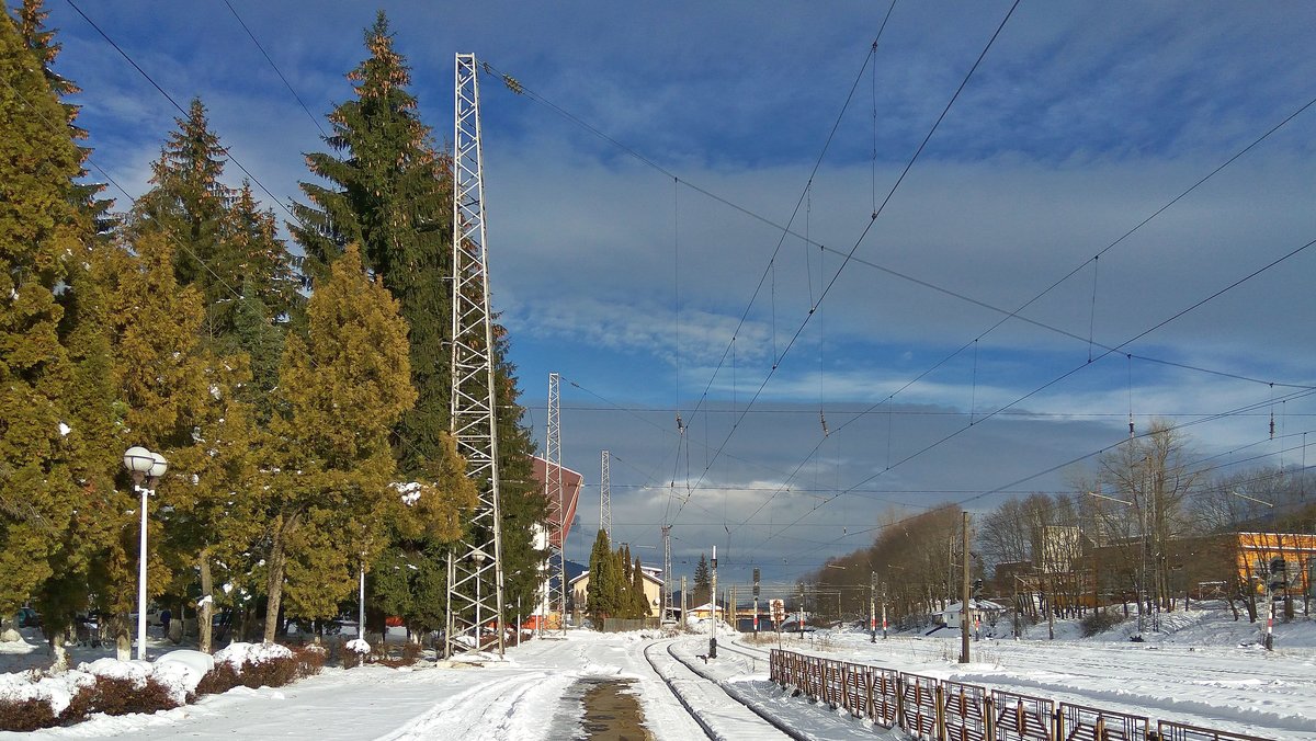 Bahnhof Predeal in weißem Kleid - Ausfahrt in Richtung Brasov, am 30.11.2017