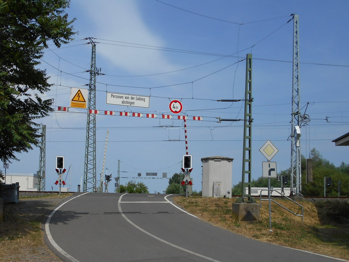 Bahnübergang zum Seglerhafen in Anklam am 10.Juni 2018.