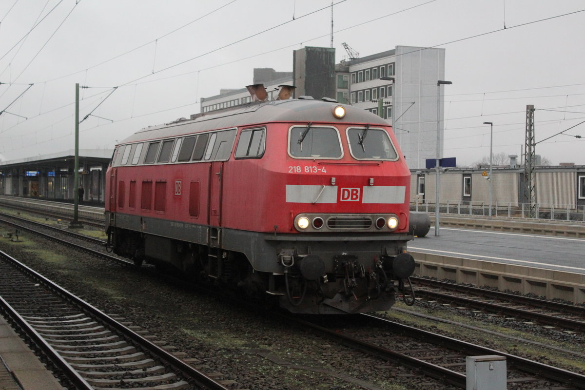 Baureihe 218 813-4 am 21:12:2017 im Braunschweiger Hauptbahnhof wartend auf freie fahrt. 