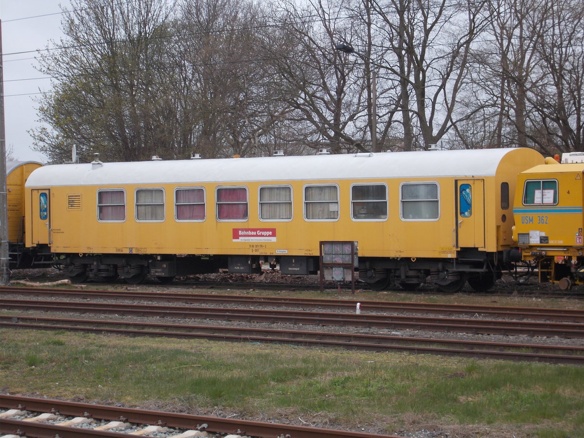 Bauwohnwagen 75 80 2811 178-2,am 20.April 2016,in Bergen/Rügen.