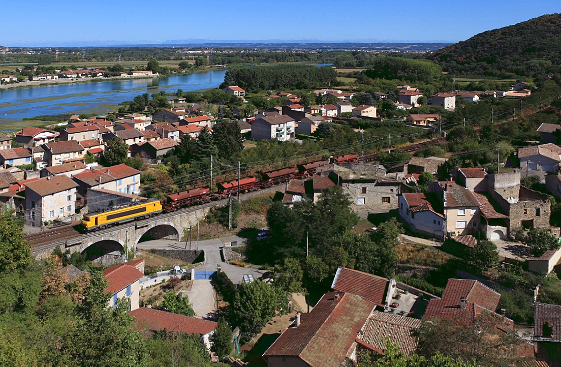 BB 22295 der SNCF Infra bei Serrières im Rhônetal, 25.08.2015.