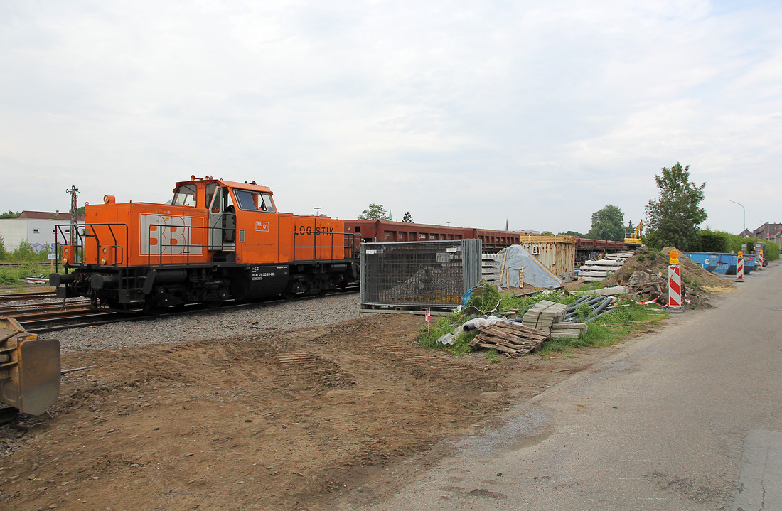 BBL 01 bei Gleisbauarbeiten im Bahnhof Dorsten am 24. Mai 2018.