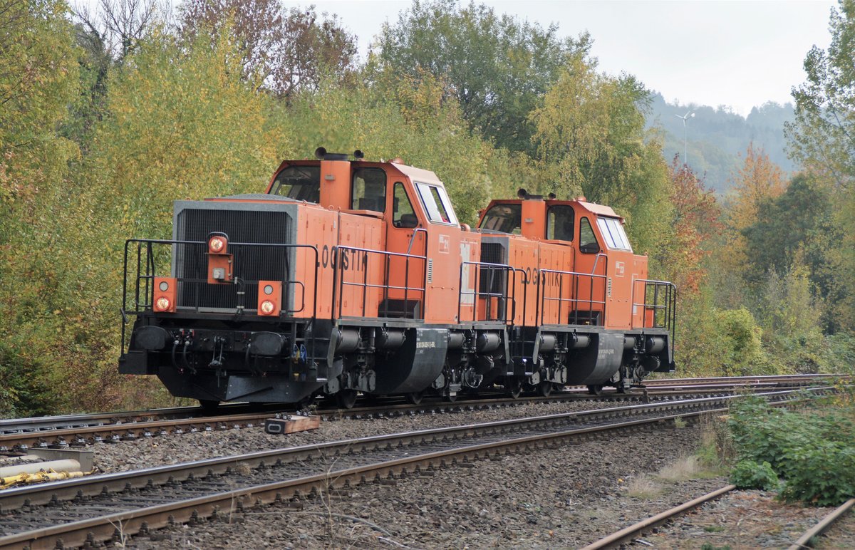 BBL 21 (214 029-1) und BBL 23 (214 019-2) sind am 19.10.2018 bei Gleisbauarbeiten auf der KBS 435 in Arnsberg eingesetzt.