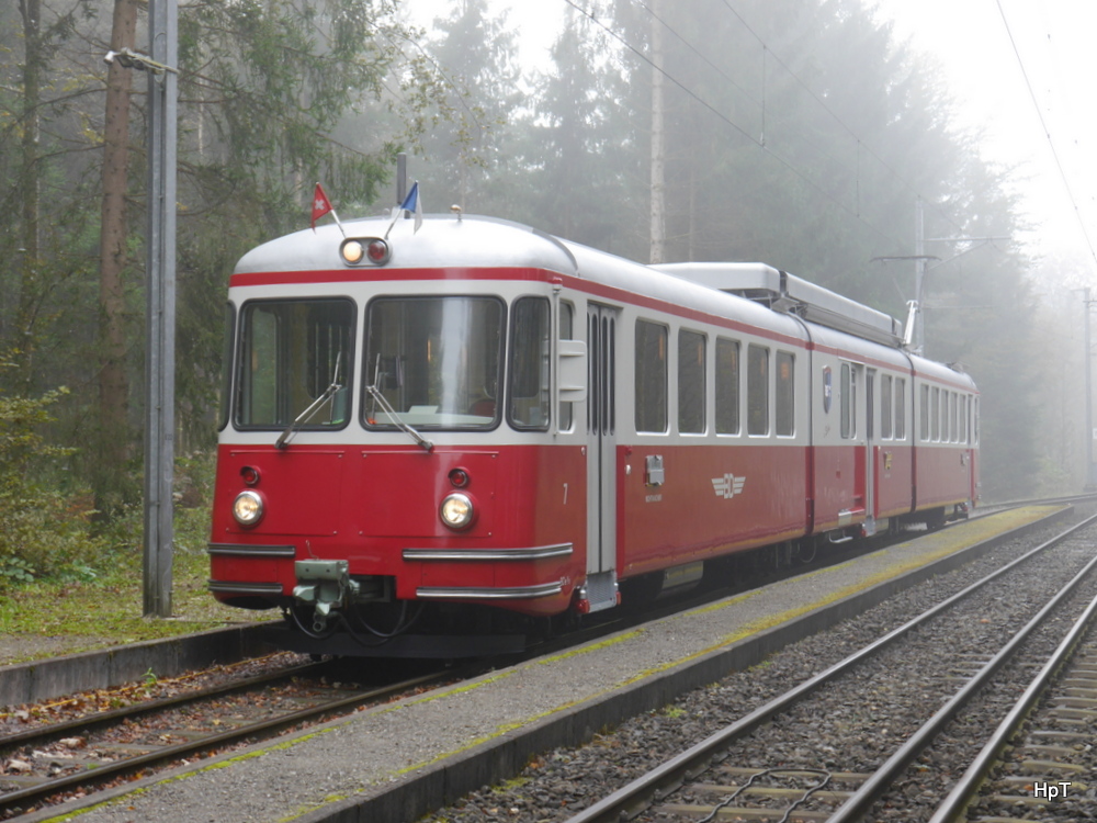 BD - Triebwagen BDe 8/8  7 auf einer Extrafahrt mit Halt bei der Haltestelle Erdmandlistein am 18.10.2014 .. Standort des Fotografen Ausserhalb der Geleisanlage