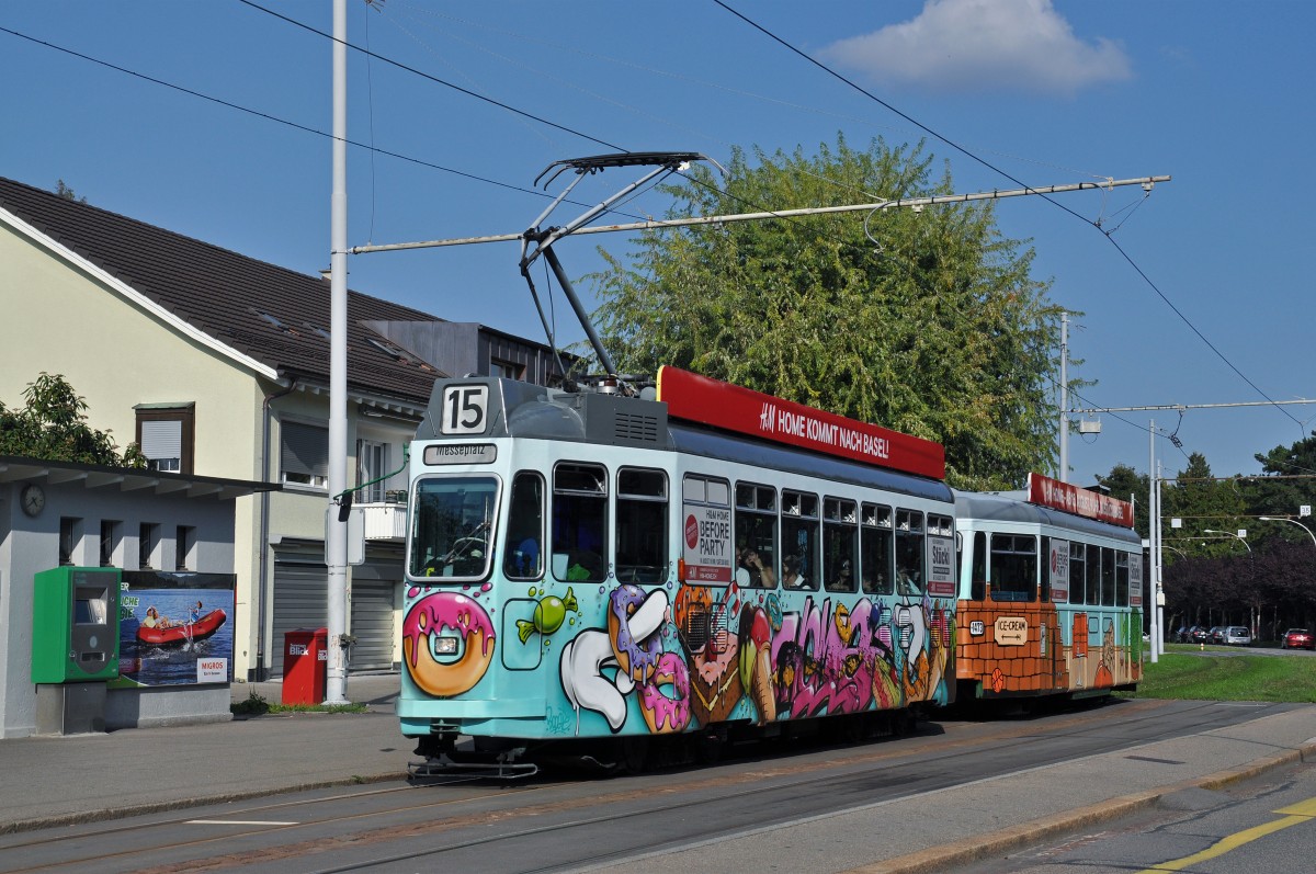 Be 4/4 457 zusammen mit dem B 1473 mit der Graffiti Werbung für H&M Home auf der Linie 15 an der der Haltestelle auf dem Bruderholz. Dies ist eine der letzten Aufnahmen mit dieser Werbung. Am 19.09.2014 wurde die Werbung im Depot Wiesenplatz entfernt. Die Aufnahme stammt vom 16.09.2014.