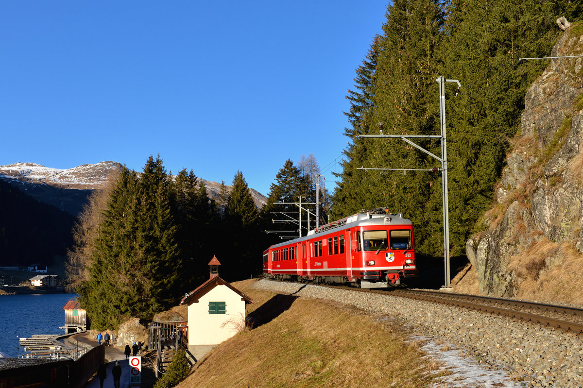 Be 4/4 513 am 28.12.2016 bei Davos Dorf. 