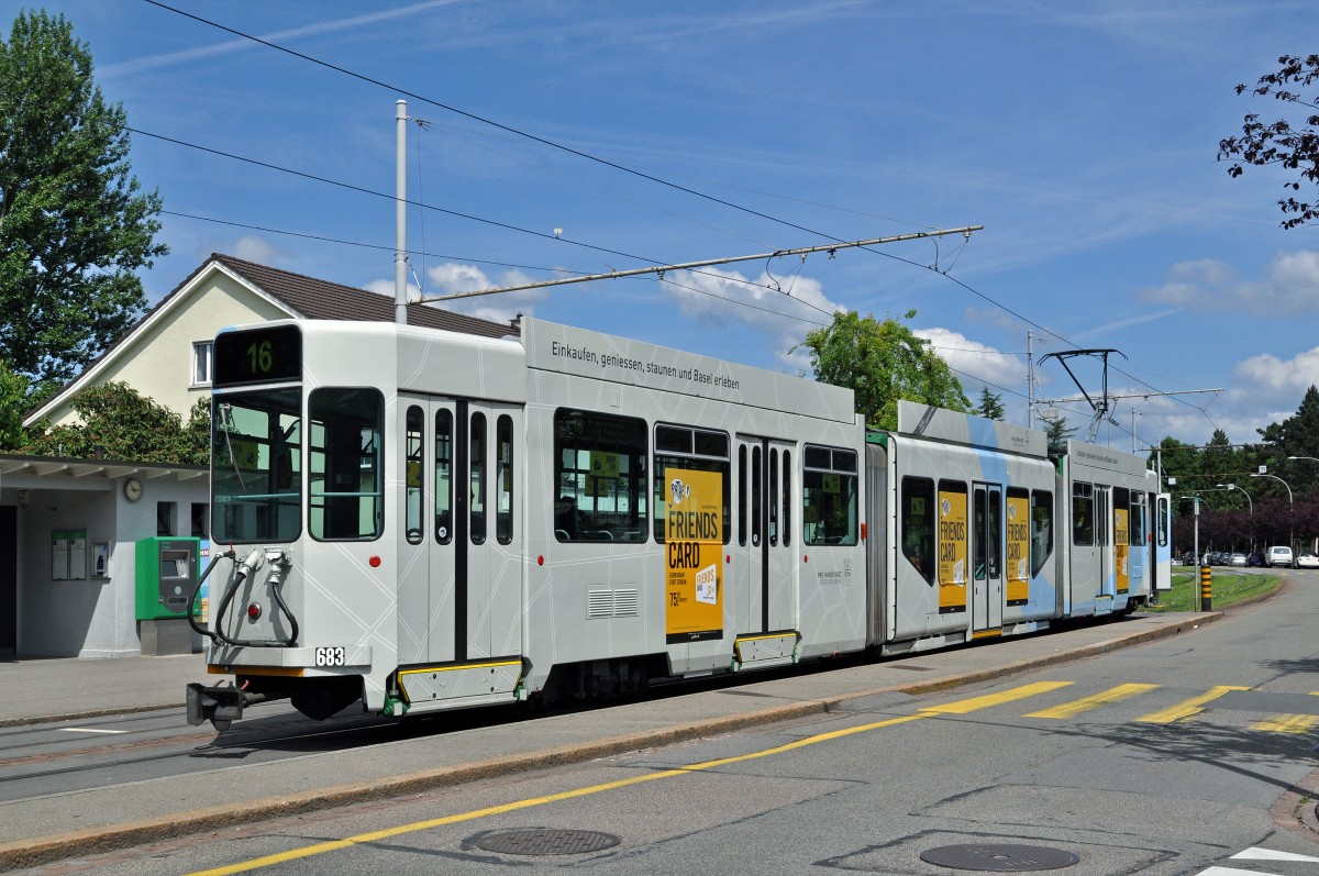 Be 4/6 S 683 mit der Pro Innerstadt Werbung wartet an der Endstation der Linie 16 auf dem Bruderholz. Die Aufnahme stammt vom 18.05.2015.