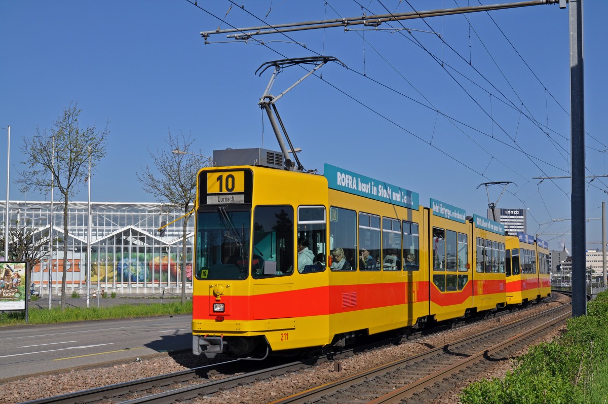 Be 4/8 211 zusammen mit dem Be 4/6 228 auf der Linie 10 fahren zur Haltestelle M-Parc. Die Aufnahme stammt vom 19.04.2015.