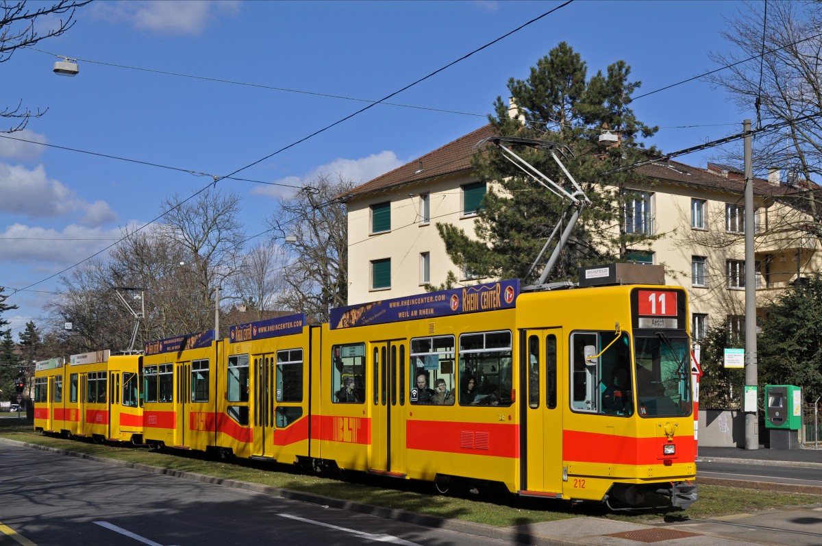 Be 4/8 212 zusammen mit dem Be 4/6 263 fahren während den Umleitungen anlässlich der Basler Fasnacht via Aeschenplatz Grosspeterstrasse nach Aesch. Die Aufnahme stammt vom 25.02.2015.