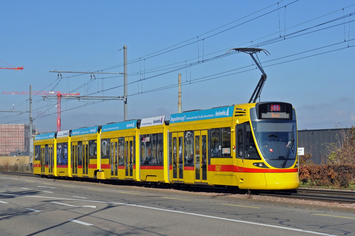 Be 6/10 161 auf der Linie 11 fährt zur Haltestelle M-Parc. Die Aufnahme stammt vom 03.12.2015.