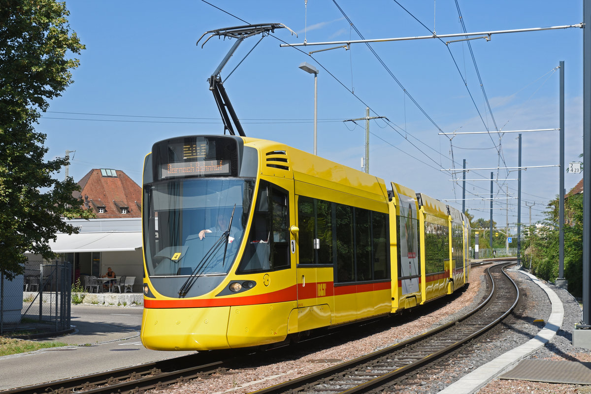 Be 6/10 Tango 152, auf der Linie 10, fährt Richtung Haltestelle Münchenstein Dorf. Die Aufnahme stammt vom 18.09.2018.