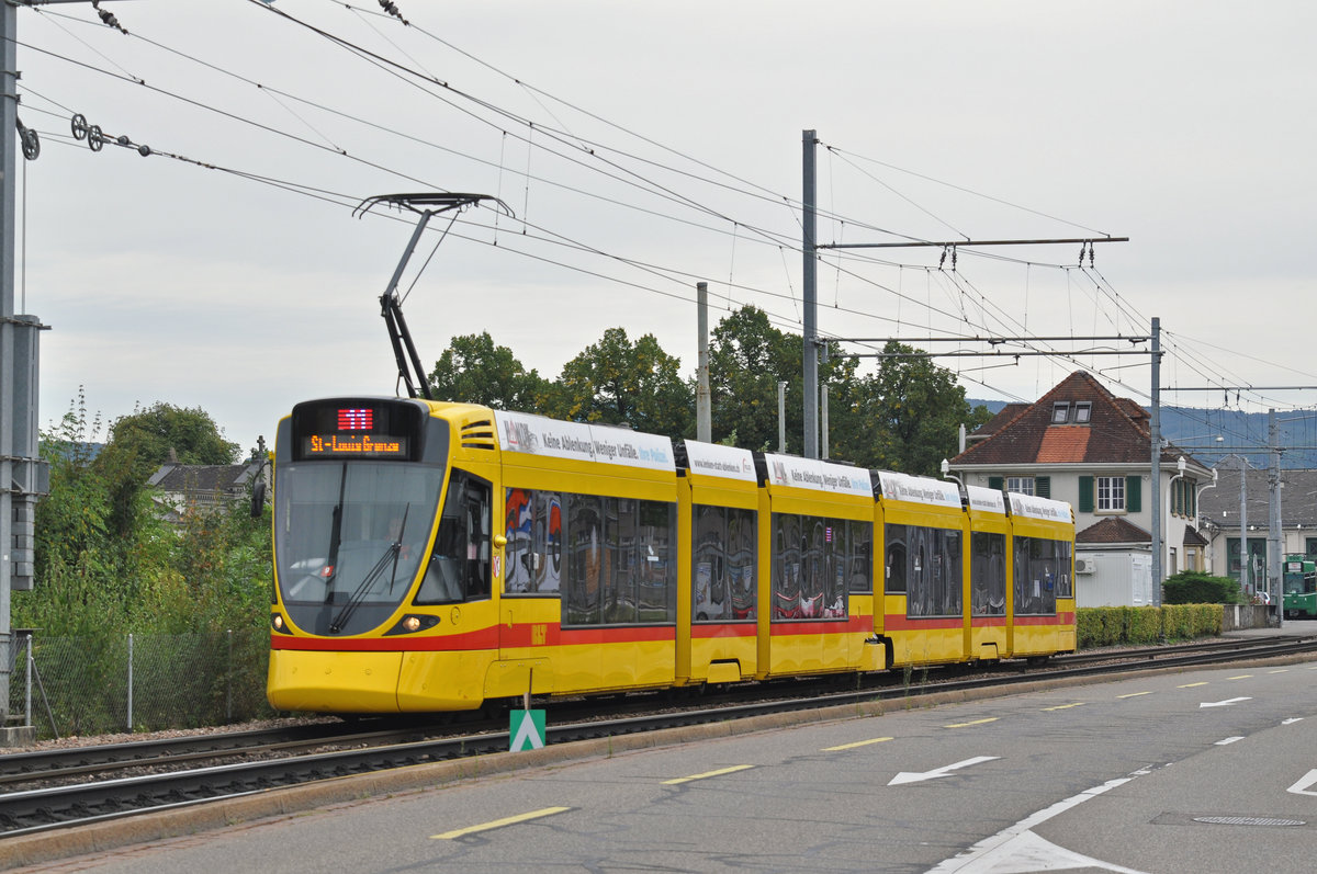 Be 6/10 Tango 169, auf der Linie 11, fährt zur Haltestelle Münchensteinerstrasse. Die Aufnahme stammt vom 04.09.2016.