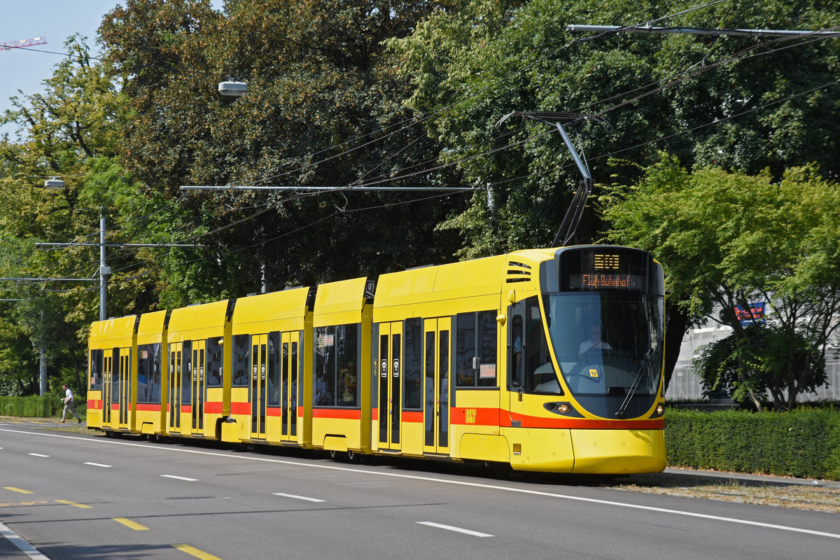 Be 6/10 Tango 178, auf der Linie 10, fährt zur Haltestelle Aeschenplatz. Die Aufnahme stammt vom 06.08.2018.