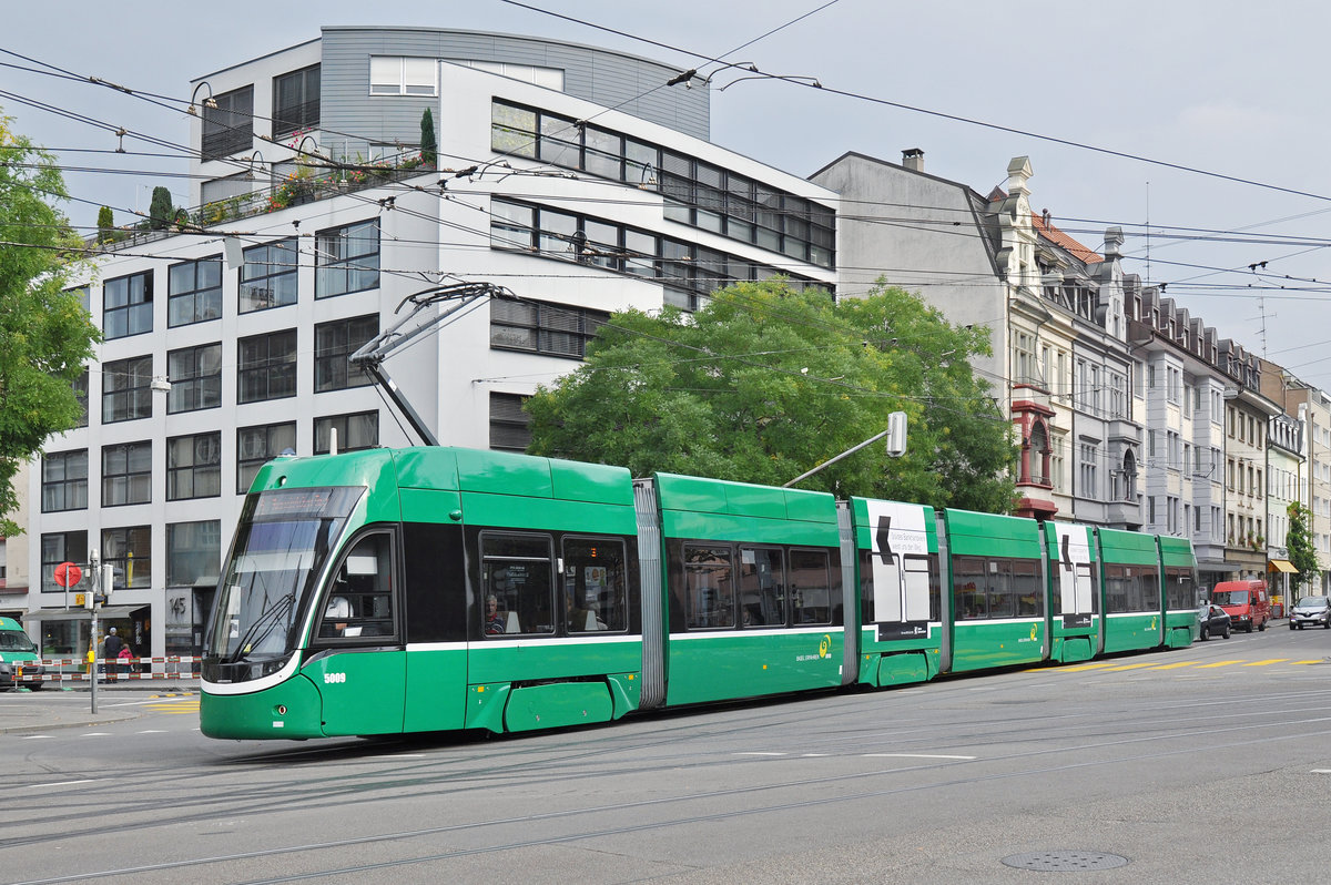 Be 6/8 Flexity 5009, auf der Linie 3, fährt zur Haltestelle Burgfelderplatz. Die Aufnahme stammt vom 20.09.2016.