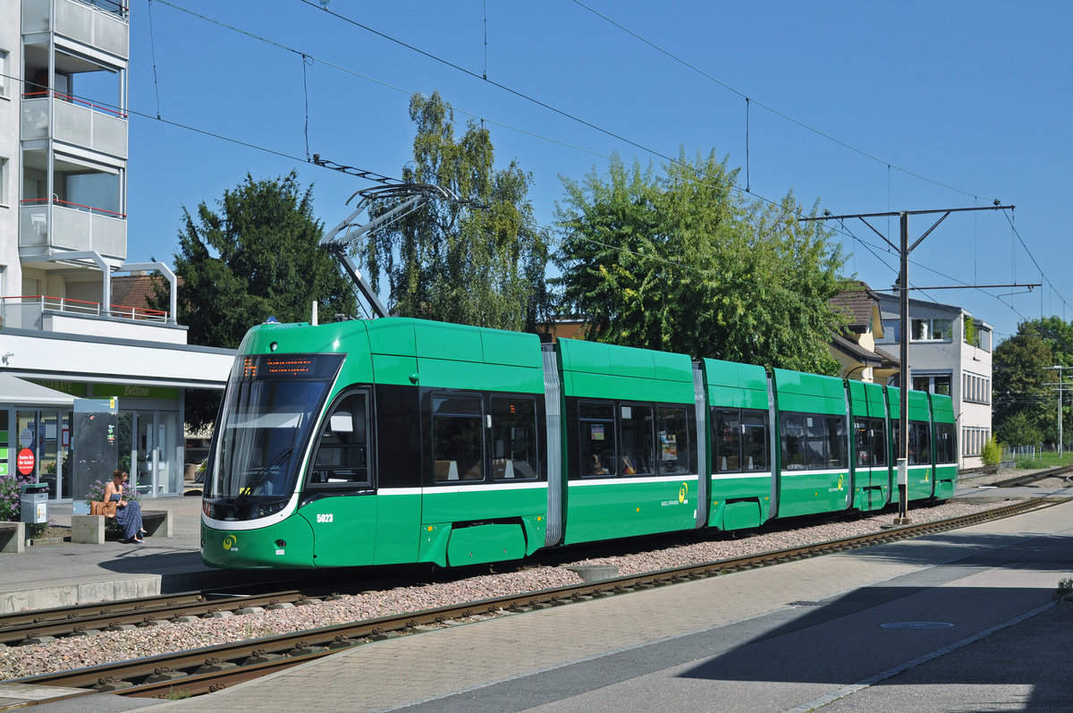 Be 6/8 Flexity 5023, auf der Linie 14, wartet an der Endstation in Pratteln. Die Aufnahme stammt vom 08.09.2016.