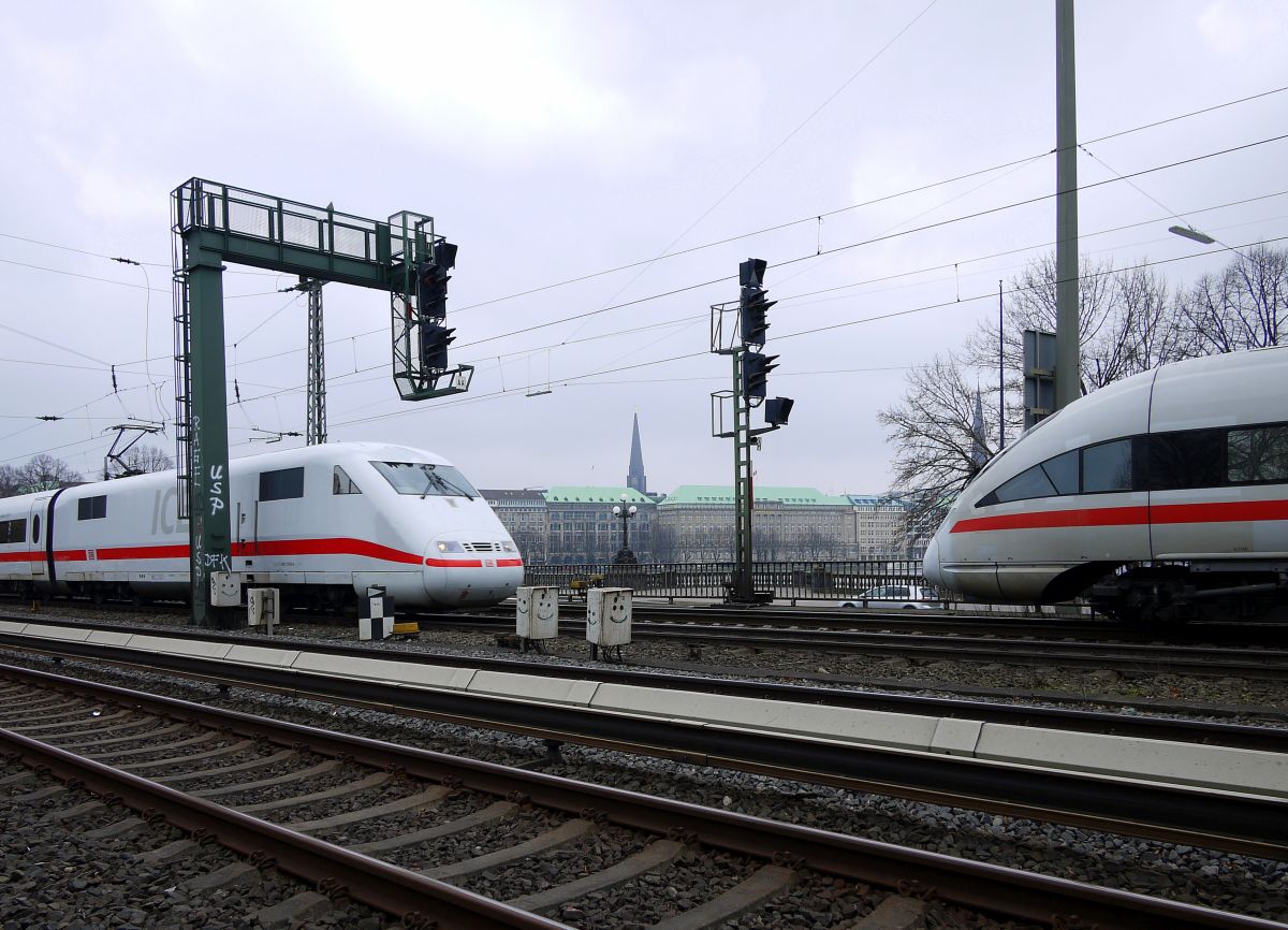 Begegnung zweier ICE vom bzw. zum Hamburger Hauptbahnhof. 2.3.2014