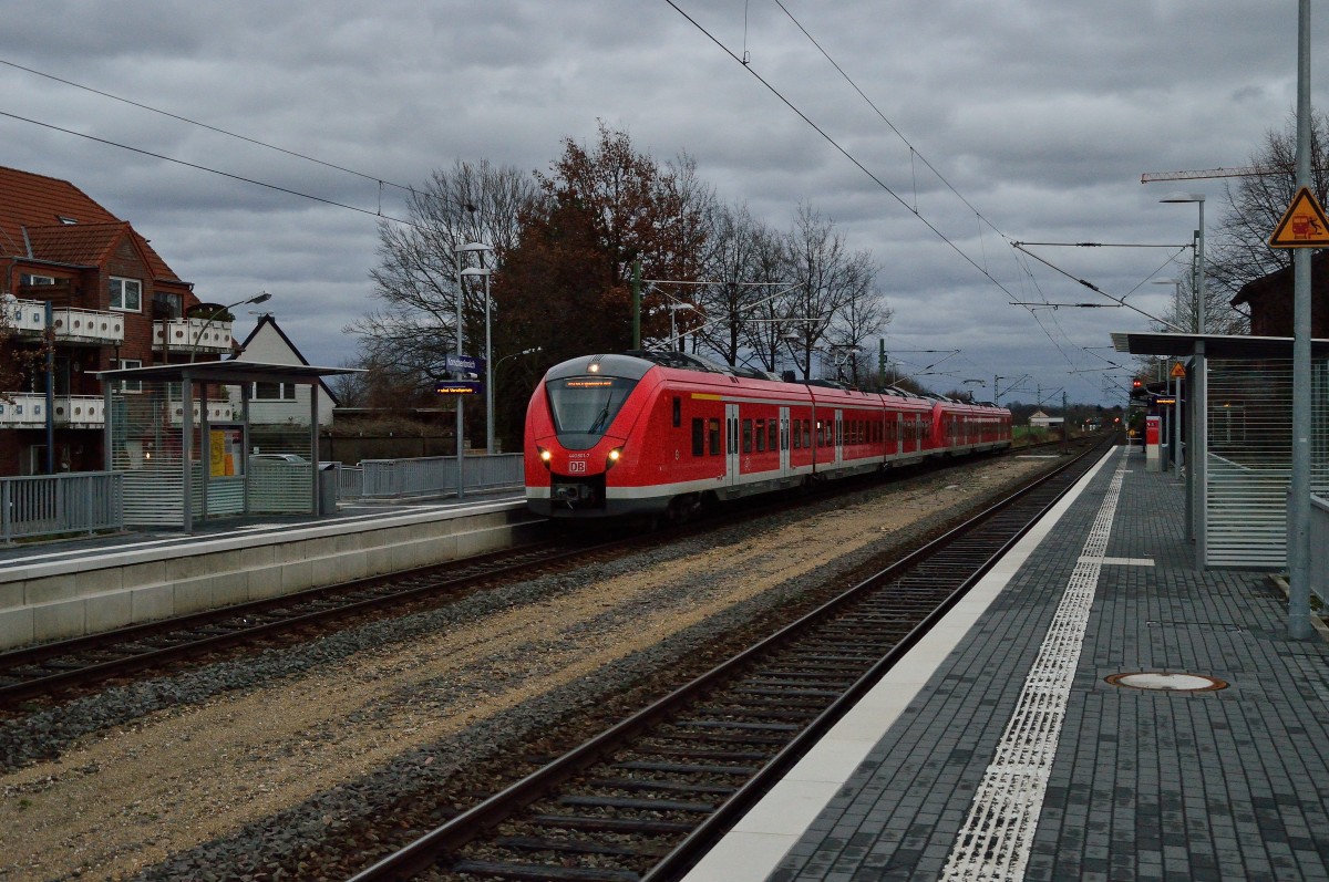 Bei der Einfahrt in Korschenbroich ist der (1)440 801-7 als Frontfahrzeug vor einem S8 Doppel nach Mönchengladbach zu sehen. 15.1.2015
