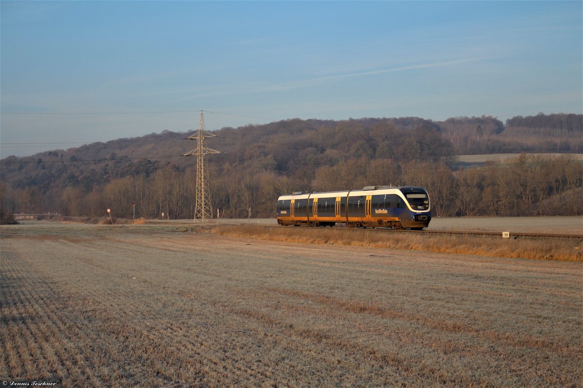 Bei eisigen Temperaturen von Minus neun Grad ist 648 308 der Nordwestbahn auf dem Weg als RB85 von Paderborn nach Göttingen und wurde bei Lenglern am Morgen des 21.01.2019 bildlich festgehalten.