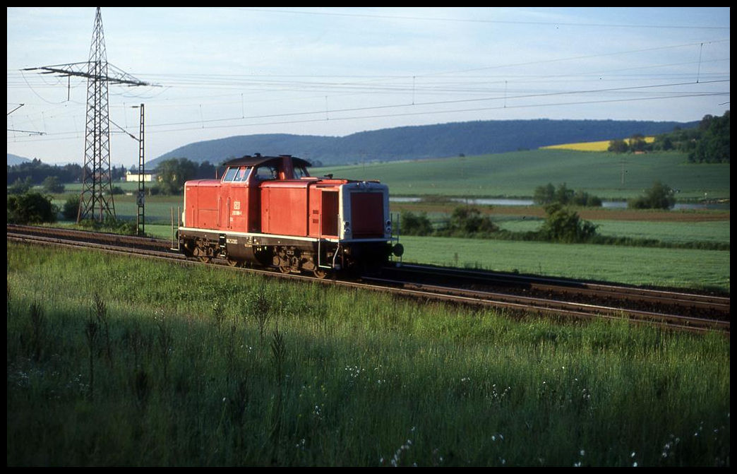 Bei Karlstadt kam am 17.05.1999 die 212068 solo in Richtung Würzburg vorbei.