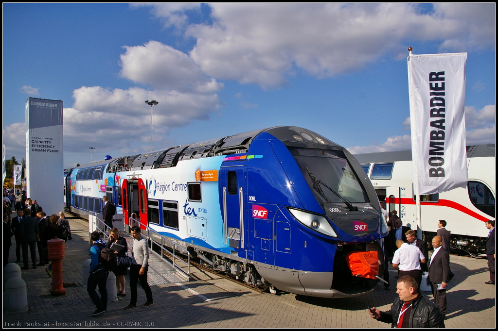 Bei den neuen Doppelstock-Triebzügen für ter Centre (Baureihe Z 55500) handelt es sich um 8-teilige Züge von denen 14 Stück bei Bombardier für die Region bestellt wurden. Für neun weitere Regionen wurden Züge in unterschiedlicher Konfiguration bestellt. Der Zug stand während der InnoTrans 2014 in Berlin auf dem Freigelände (NVR-Nummer 94 87 55 00 517-0 F-SNCF).

Daten Wikipedia (deutsch): http://de.wikipedia.org/wiki/Bombardier_R%C3%A9gio2N
