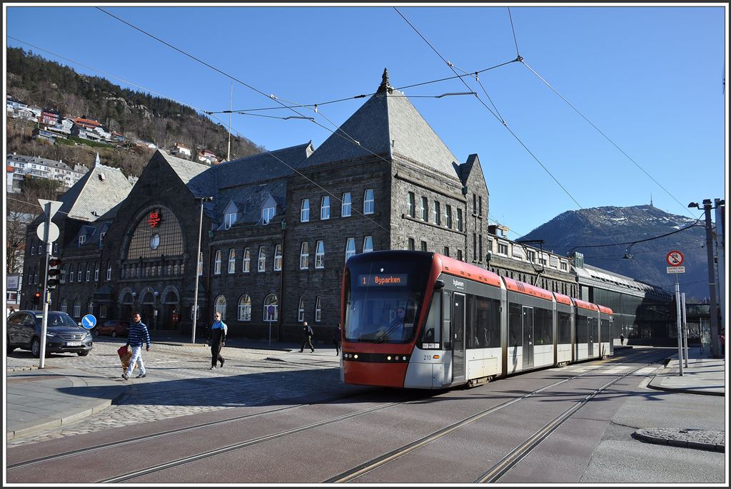 Bergen Linie 1 nach Byparken. (15.03.2015)