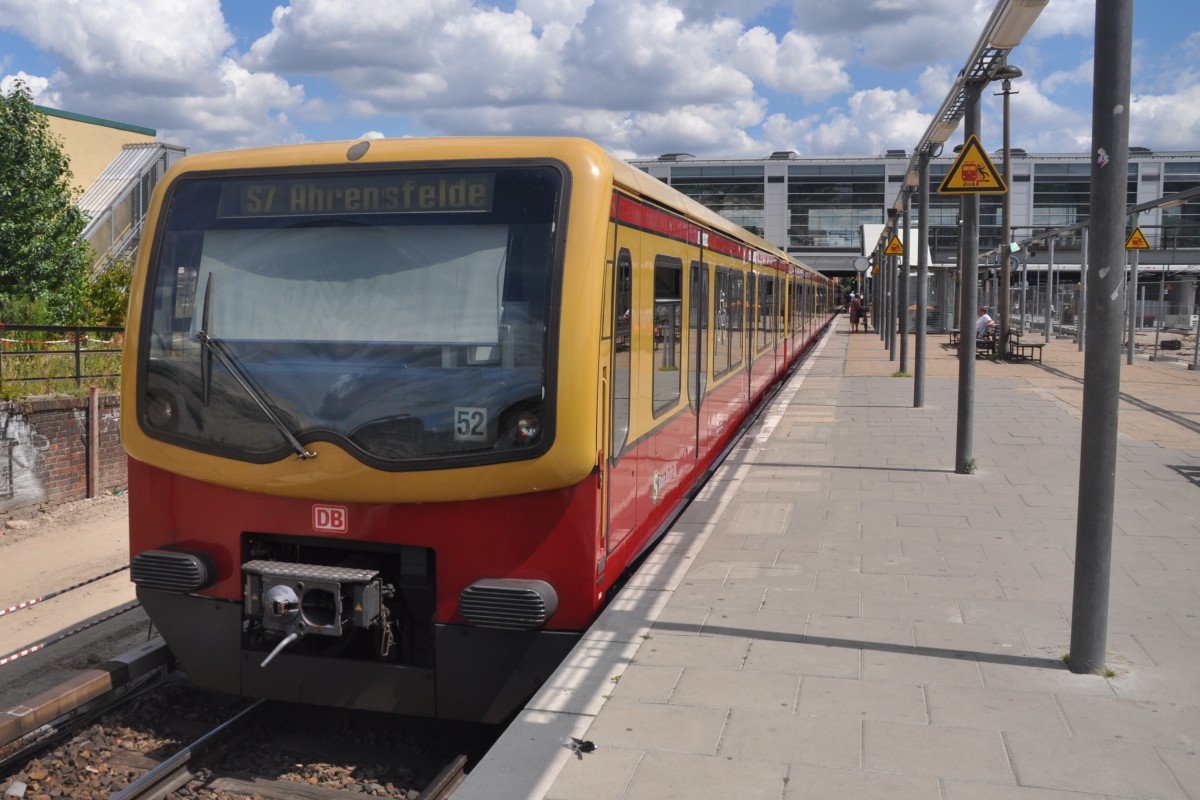 BERLIN, 06.07.2014, S7 nach Ahrensfelde im Bahnhof Ostkreuz (Stadtbahn)