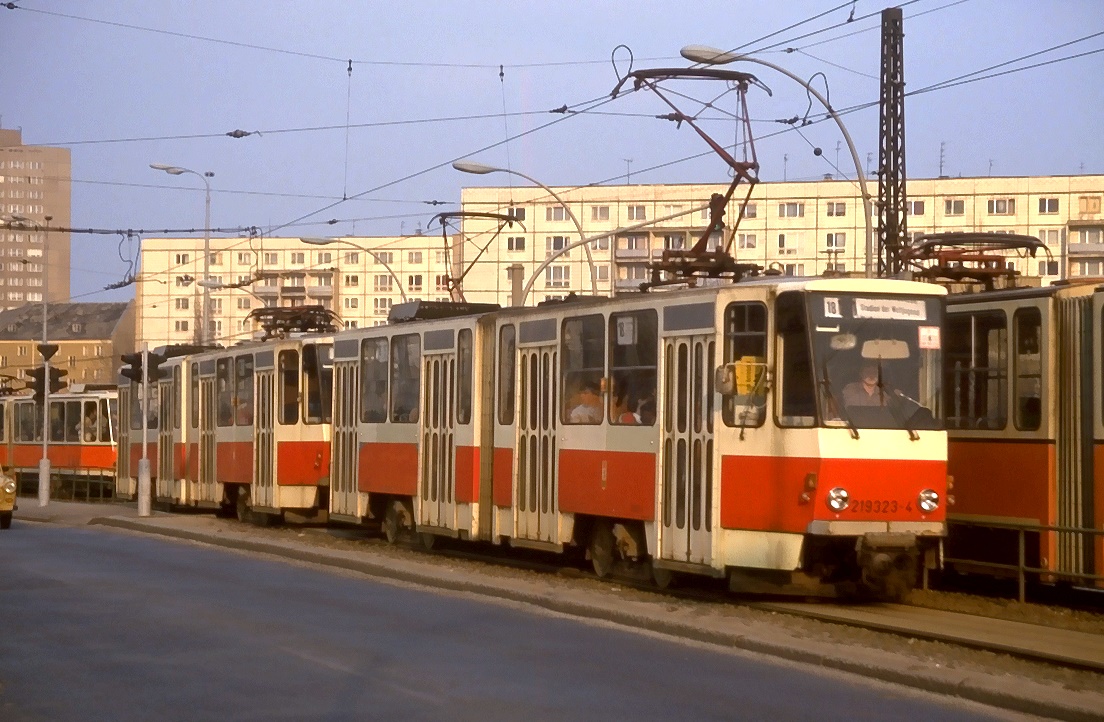 Berlin 219 323, Leninallee (Landsberger Allee), 13.04.1987.