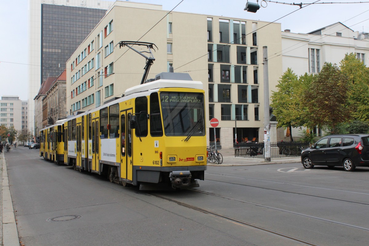 Berlin BVG SL 12 (KT4D 6102) Mitte, Dototheenstrasse / Hegelplatz (Hst. Am Kupfergraben) am 16. Oktober 2014.