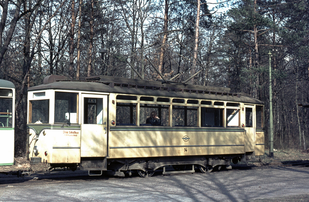 Berlin-Rahnsdorf Straßenbahn Woltersdorf (O&K / AEG Tw 14, Bj 1913) S-Bf Rahnsdorf am 27. März 1972. - Scan eines Diapositivs. Kamera: Minolta SRT-101.