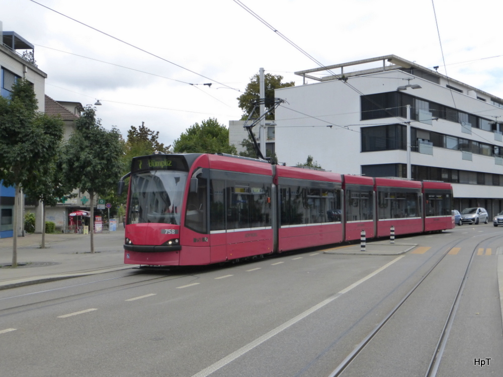 Bern Mobil - Tram Be 4/6  758 unterwegs auf der Linie 7 in Bümpliz am 30.08.2014