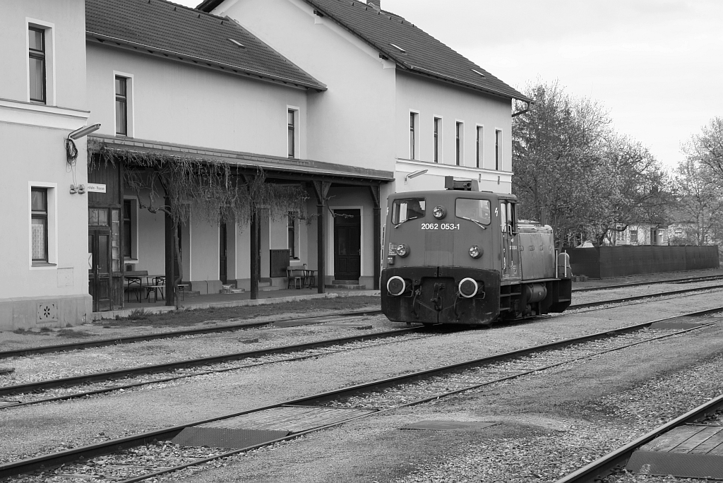 BIF 2062 053-1 als SLZ 96827 am 08.April 2017 in Mistelbach LB.