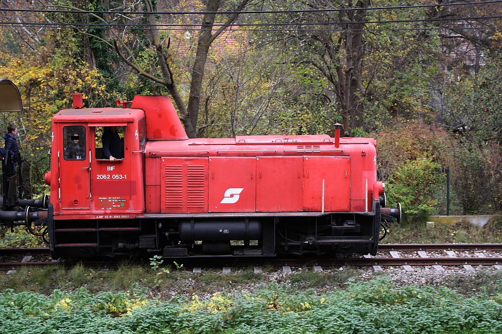 BIF 2062 053-1 am 11.November 2018 vor dem, vom Verein Kaltenleutgebner Bahn veranstalteten, SR 17346 (Waldmühle - Wien Meidling) beim Strecken-Km. 3,6 der Kaltenleutgebenerbahn.