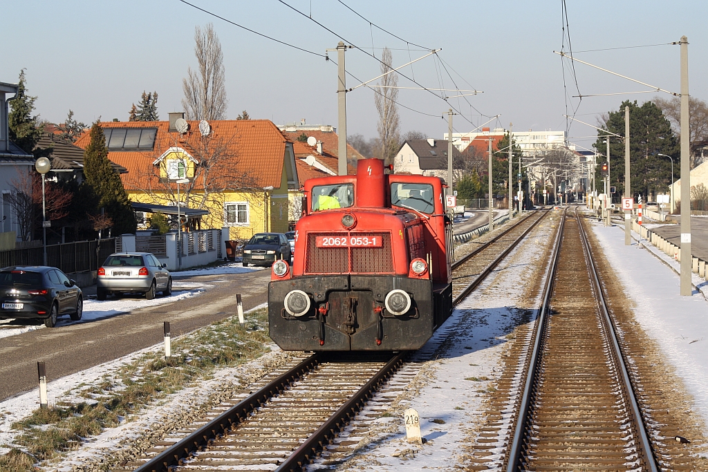 BIF 2062 053-1 am 22.Jänner 2016 beim Umfahren des S 142 bei Traiskirchen Lokalbahn.
