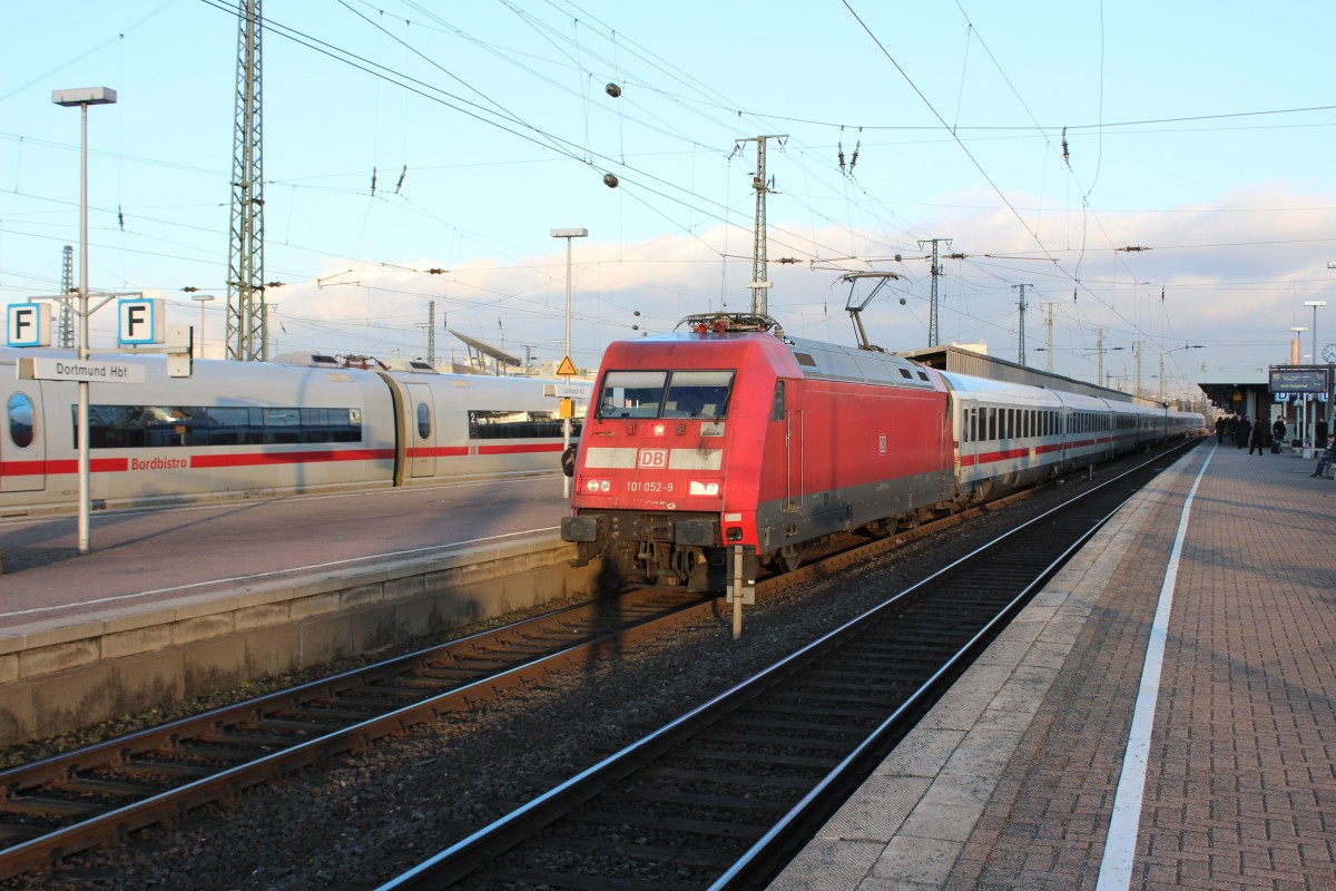 Bild 033: Am 04.02.2015 bespannte  101 052-9 den IC 2229 von Hamburg nach Passau! Hier zu sehen ist der Zug beim Halt in Dortmund Hbf!