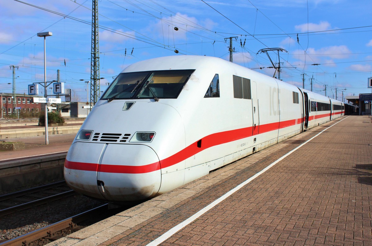 Bild 065:
Am 26.02.2015 war ICE-Tz 0226  Lutherstadt Wittenberg  als ICE 849 von Köln nach Berlin unterwegs. Hier zu sehen ist der Triebkopf 402 026-9 am Bahnsteig in Dortmund Hbf