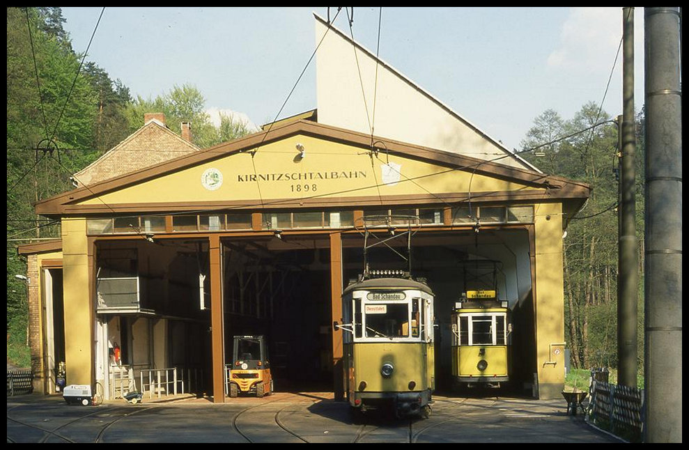 Blick am 3.5.1995 auf das Depot Gebäude der Kirnitzschtalbahn in Bad Schandau.