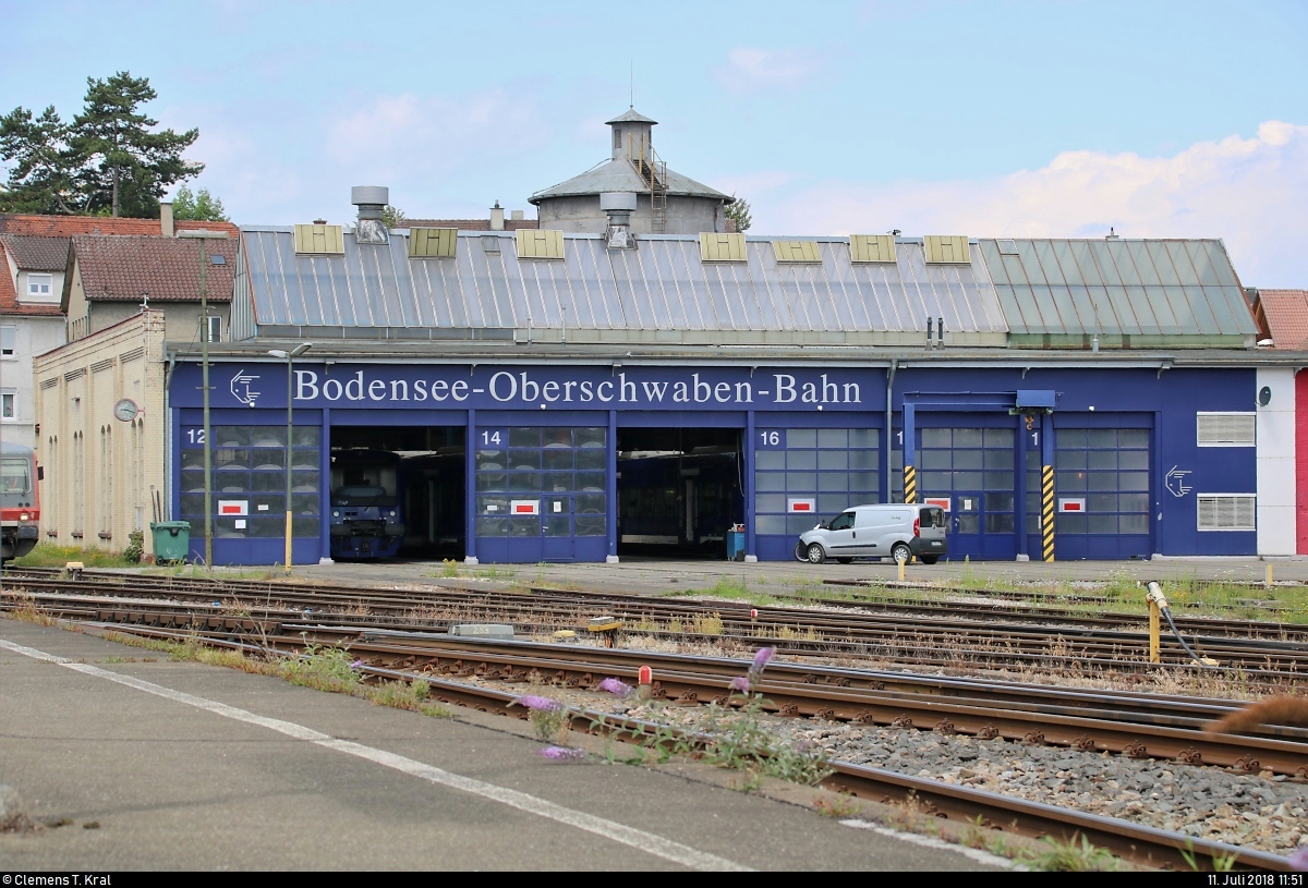 Blick auf das Bahnbetriebswerk bzw. den Lokschuppen der Bodensee-Oberschwaben-Bahn GmbH & Co. KG (BOB) im Bahnhof Friedrichshafen Stadt.
[11.7.2018 | 11:51 Uhr]