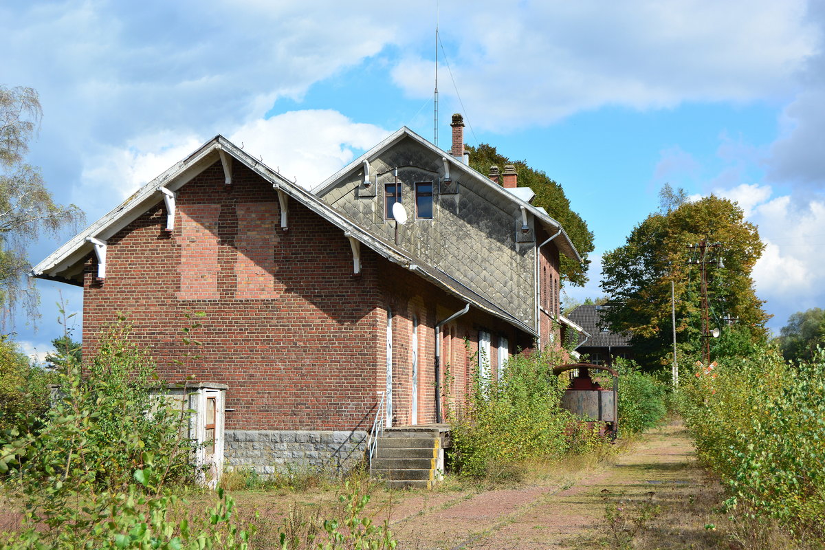 Blick auf das Bahnhofsgebäude Raeren von der Gleisseite.

Raeren 08.10.2016